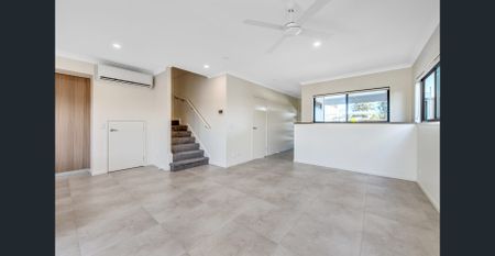 Discover luxury living in Palm Views Estate, 4 bedroom townhouse . - Photo 3