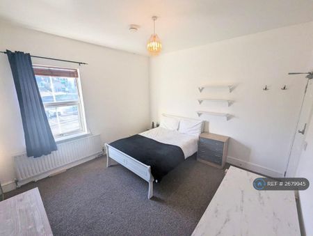 4 bedroom terraced house to rent - Photo 4