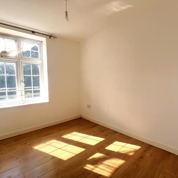 Chapel Street, Woking - 2 bedrooms Property for lettings - Seymours - Photo 1