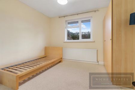 4 bedroom semi-detached house to rent - Photo 4