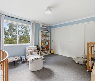 Immaculately presented 3 bedroom family home with study - Photo 4