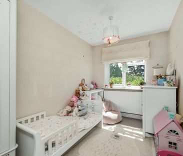 A beautifully presented two-bedroom semi-detached cottage, offering... - Photo 3