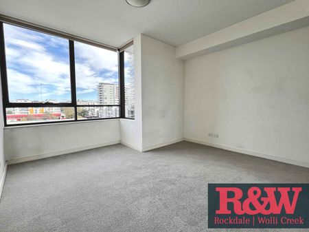 Bright Split Level 2 Bedroom Apartment - Photo 2