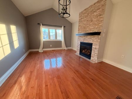 For Lease - 2129 Glenfield Road Unit# Main, Oakville, Ontario - Photo 3