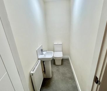 Sackville Street - Photo 3