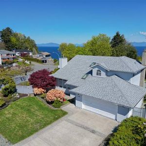 Ocean view House Upper levels for rent--step to Blueback beach - Photo 2