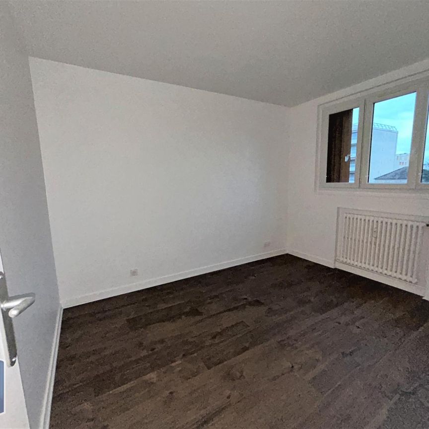 Location Appartement 2 pièces 51m² ST MAUR DES FOSSES 94100 - Photo 1