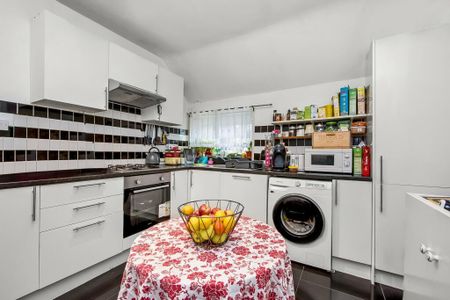 3 bedroom maisonette to rent - Photo 3