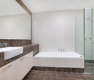 Prestigious Location – Luxurious 3 Bedroom + Private Study/Guess Room - Photo 4