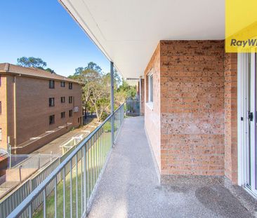 SPACIOUS 2 BEDROOM UNIT ON THE FIRST FLOOR OF A SECURE COMPLEX - Photo 5