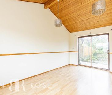 4 bedroom detached house to rent - Photo 5