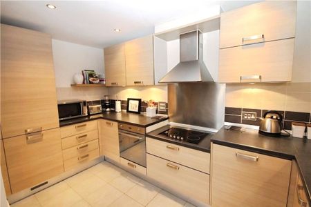 Goldsworth Road, Woking, Surrey, GU21 6LF - Photo 5