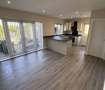 3 bedroom semi-detached house to rent - Photo 3