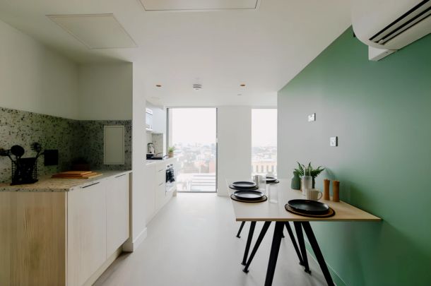 Penthouse Ensuite - Photo 1