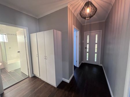 Great House in Quiet Street - Including Granny Flat - Photo 2