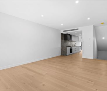 Modern Three-Level Townhouse in South Kingsville - Photo 1