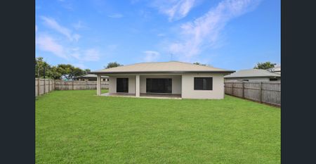 Beautifully Refurbished Family Home – Available Now! - Photo 3