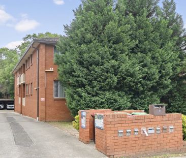 Well-Presented Two-Bedroom Apartment with Double Lock-Up Garage - Photo 3