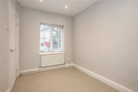 4 bedroom semi-detached house to rent - Photo 4