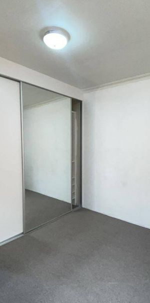 Neat One Bedroom Unit - Photo 1