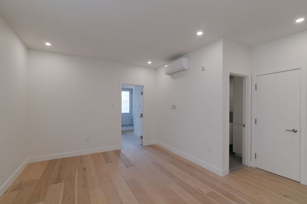 4870 Queen Mary Road - Photo 1