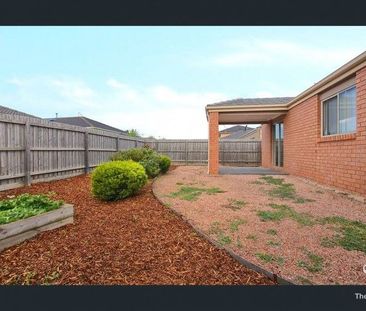 Comfort and low maintenance living! - Photo 4