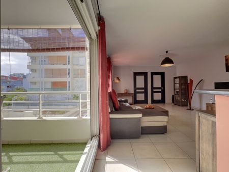 Location Appartement 2 pièces 55m² ST DENIS 97490 - Photo 2