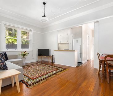 Boutique Art Deco Two Bedroom Apartment in Quiet Locale - Photo 1