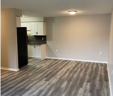 For Lease - 10 Coulter st N/A Unit# 216, Barrie, Ontario - Photo 1