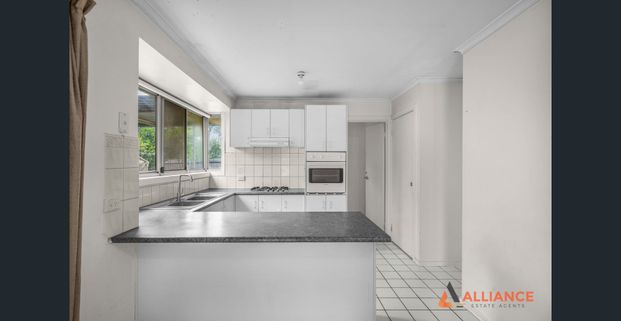 Family Home with Great Outdoor Space! - Photo 1