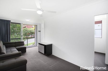 Furnished Toowong Unit with Exclusive Courtyard - Photo 3
