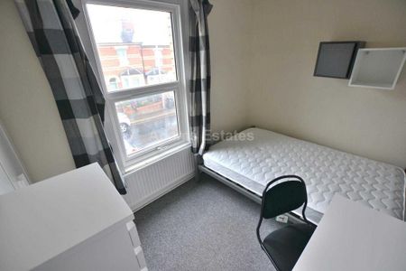 4 bedroom terraced house to rent - Photo 4