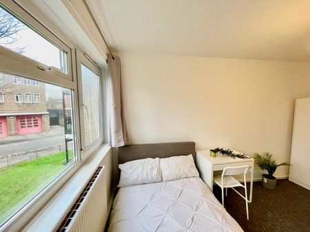 3 Bed Flat, Temple House, SW11 - Photo 4