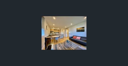 Park Front Fully Furnish Apartment close to al facility - Photo 3