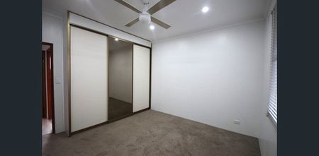 Stunning Renovated 2 Bedroom unit in quiet location - Photo 3