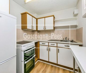 Godalming, Surrey - Photo 4