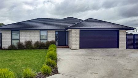 Modern - Three Bedroom Home - Photo 5