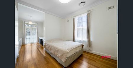 Family Home in a Great Location - Walk to Gordon Station & Shops - GARDENING INCLUDED - Photo 4