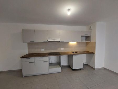 location Appartement F3 DE 59.4m² À MARSEILLE - Photo 2