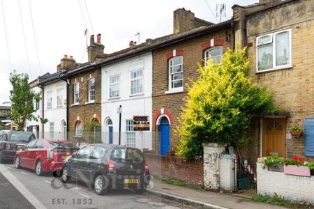 3 Bedroom Terraced House to Rent - Photo 3