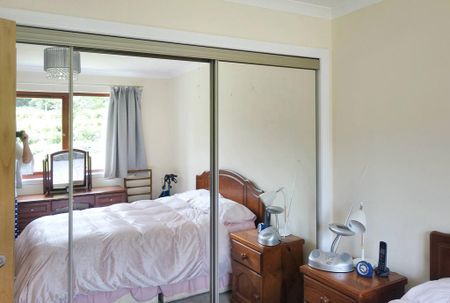 1 bedroom retirement property to rent - Photo 2