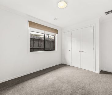 Stylish Single-Level Living in a Peaceful Leafy Setting - Photo 5