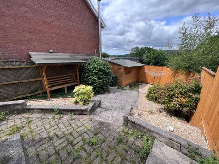 2 bedroom semi-detached bungalow to rent - Photo 3