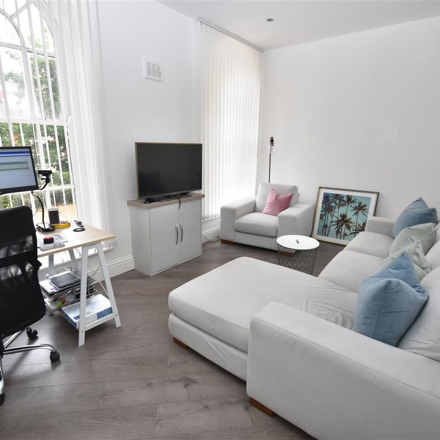 Park Road North, Birkenhead - Photo 1