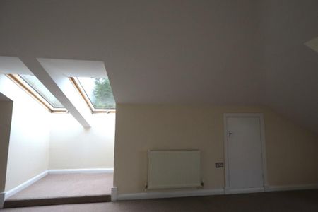 3 bedroom flat to rent - Photo 3