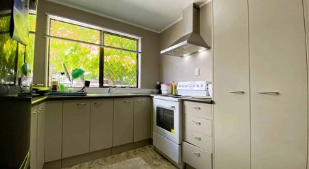 Secluded Family Home - Photo 4