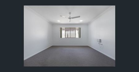 LARGE FAMILY HOME WITH DUCTED AIR CON AND FRESH PAINT! - Photo 4