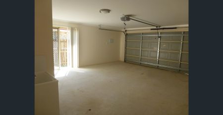 House in quiet complex - avail 5.12.25 - NO CATS OR DOGS - Photo 2