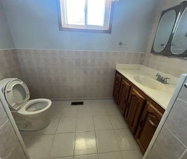 For Lease - 61 Marilake Drive, Toronto, Ontario - Photo 5