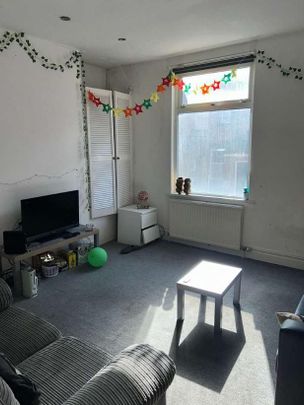 Hartley Crescent, Woodhouse, Leeds, LS6 - Photo 1